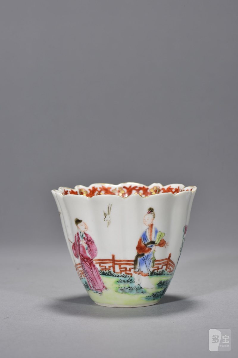 清乾隆 粉彩西厢记花口杯 - 图2